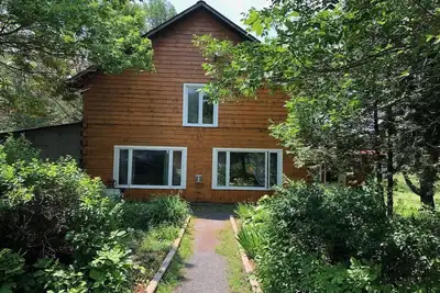 Image de Large 9-acre retreat for families and friends in the woods with wood-fired sauna