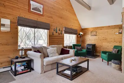 Image de Cozy Comfort, Pellet stove, Wi-Fi, Tv, Deck, Bbq, Close to skiing, water parks