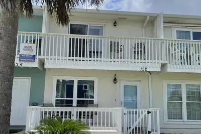 Image de Quaint Beach 2-Bedroom Townhome - less than 2 blocks to the ocean!