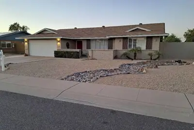 Image de Beautiful home-minutes from Westgate and Arrowhead mall