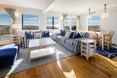 Image de Mainstay - Stunning Waterfront Oasis with Beach Access