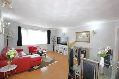 Image de Cheerful 3 Bedroom 2 Bathroom Bungalow by CozyNest