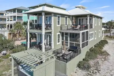 Image de Beach Front, Sleeps 14, Swim Spa, steps from beach