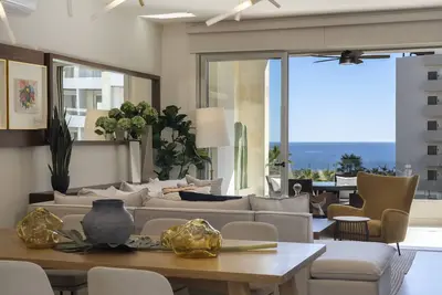 Image de New Luxury Ocean View Designer Condo