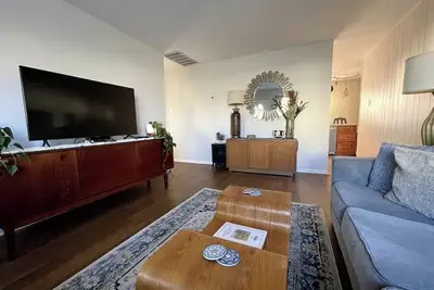 Image de Blue Betty- 3 Bdrm Mid-Century Charmer Near Beach