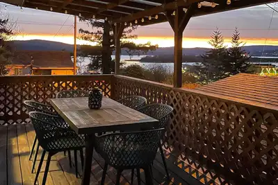 Image de Pet-Friendly North Bend Home w/ Bay Views!