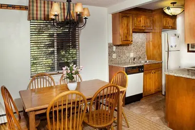 Image de Cozy ski retreat in Vail, Co Resort bus to the Lions Head ski lifts and gondola.