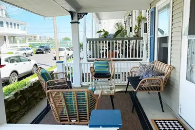 Image de The Victoria & Albert. Perfect for Groups - 5 patios, Bbq, 10 Beach Passes.