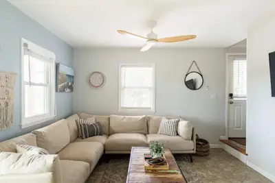 Image de Salty Paws-Walk to beach/Fenced Yard/Pet Friendly