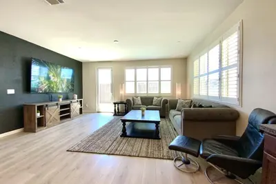 Image de Vibrant New Home w/ Cal-King Bed 10min from Smf Airport & Downtown