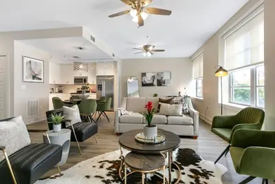 Image de Chic Elegance in the Heart of Nola: 4-Bedroom Oasis Awaits!