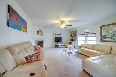 Image de Pet-Friendly Apollo Home w\/ Furnished Deck!