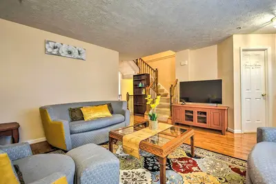 Image de Burtonsville Townhome 20 Mi to Dc!