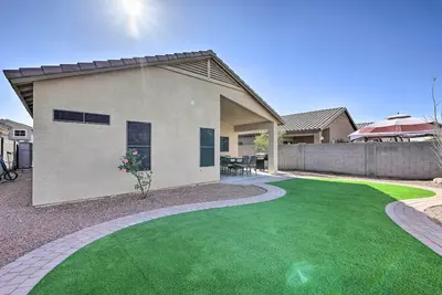 Image de Private Yard: Sunlit Peoria Vacation Rental!