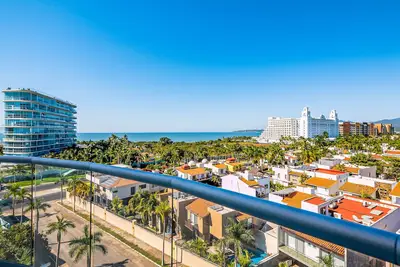 Image de Golf-and-sea condo with panoramic ocean/mountain views, pool