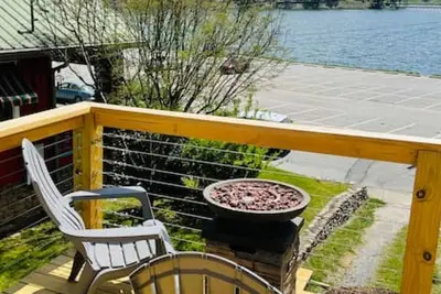 Image de Lake Life Upper Apt-1 min walk to Lk J Assembly-10 min to Waynesville & Br Pkwy