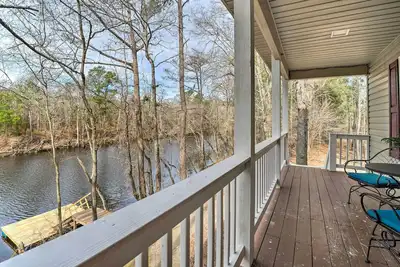 Image de Burgaw Getaway w/ On-Site River Access!