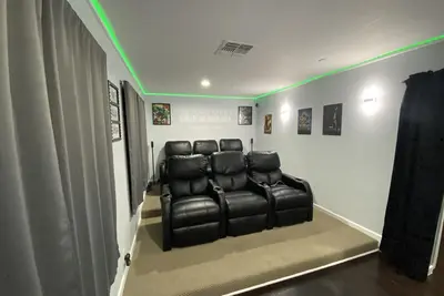 Image de House with Home Theater