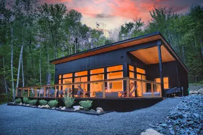 Image de Kallm - Mont-Tremblant Chalet, with Hot Tub, Pond and beach on 7 acre estate