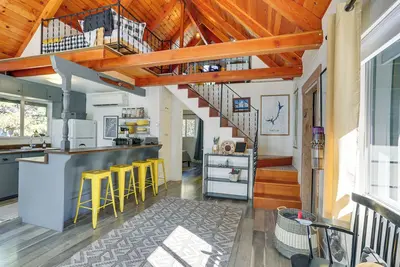 Image de 2 Mi to Trinity Lake: Forest-View Gem w/ Hot Tub!