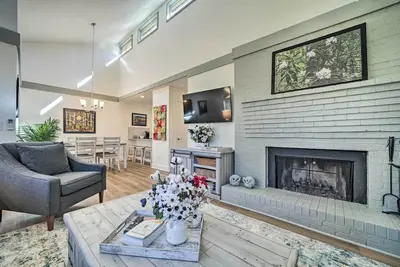 Image de Sapphire Home w/ Grill & Pool Access