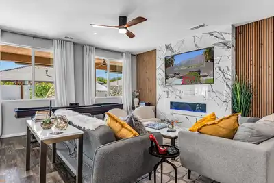 Image de The Monroe~2. 5 Mi to Festivals, 5Bd 3 Bth, Amazing Pool & Backyard! Indoor Gym w A/C! Games! Ev Char