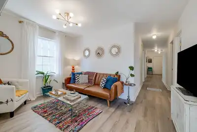 Image de Renovated Apartment Near Forsyth Park, Courtyard, Heated Pool Access