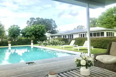 Image de Relax or explore - 2 renovated farm houses. Pool, tennis court and 700 acres.