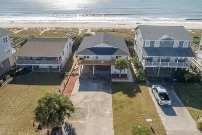 Image de See why this is “Our Happy Place” in this pet-friendly, oceanfront home with a hot tub.