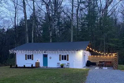 Image de Newly Remodeled Private 2Br/2Ba with Hot tub and Foosball Table