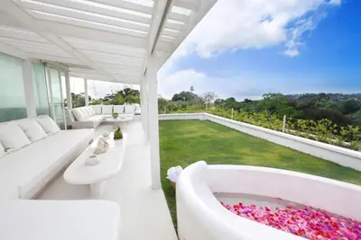 Image de 5 minute to the Beach - Family size with Private Pool