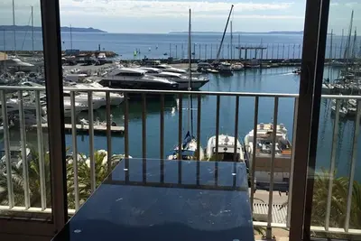 Image de Appartement 1 Chambre Face aux Îles d'Or avec Parking, Port d'Hyères