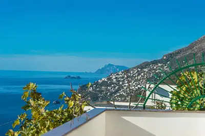 Image de Raphael House, terrace with solarium and sea view