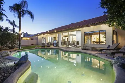 Image de This house is a 4 bedroom(s), 2 bathrooms, located in Scottsdale, Az.