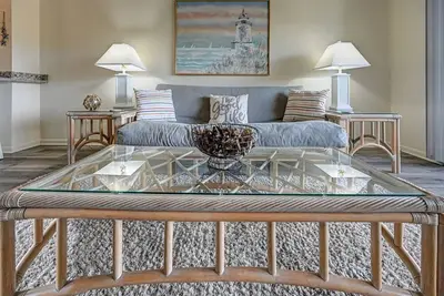Image de Oceanfront Complex with Pool - Rates Reduced by 15%