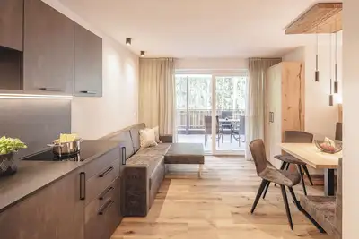 Image de Appartement \"Appartements Silva Silence\" avec vue sur les montagnes, terrasse privée et Wi-Fi.