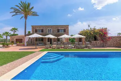 Image de Maison de campagne \"Can Sanchez\" avec piscine privée, Wi-Fi et climatisation.