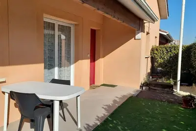 Image de Au coeur du Blayais, logement calme, spacieux, à 800 m du centre ville.