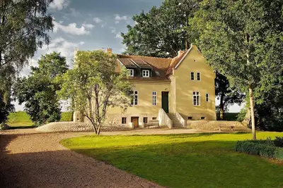 Image de Historic vicarage directly on the Elbe dyke in Mödlich, \"Garden\" apartment *****