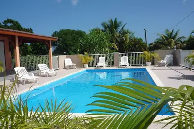 Image de Gîte F4 avec piscine et jardin - Domaine De Laureal