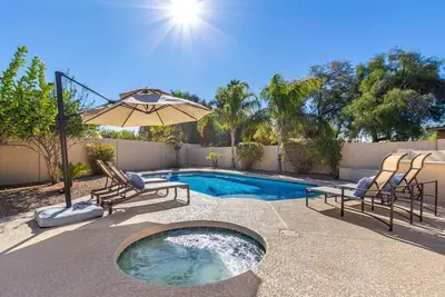 Image de Modern Family Retreat - Pool|Spa|Firepit|Putt Grn