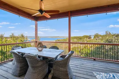 Image de Riviera Lake House I Lake access, stargazing, family fun