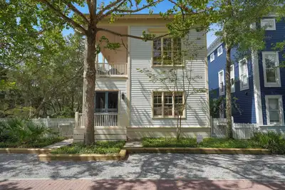 Image de Seaside, Fl, Steps to Pool! Walk to Beach, Sleeps 6 + 2 Adult Bikes!