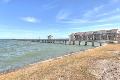 Image de Unobstructed water views! Lighted half mile long pier access! Pool!