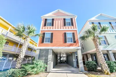 Image de 4 Br Beach House on Garden City with Shared Pool! Reunion Villas 4