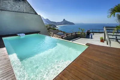 Image de Manoir avec de belles vues sur la mer à Joa - Joa020