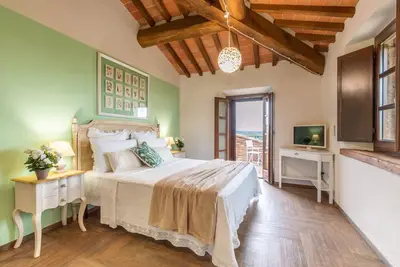 Image de \"White Lily overlooking Siena\"