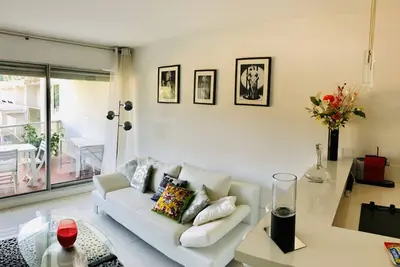 Image de Cannes center & beaches with terraces
