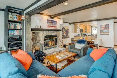 Image de Tavern Inn townhome with on-site pool, hot tub, & tennis - 2 mi to ski lifts