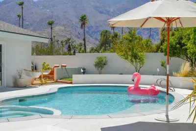 Palm Springs Private Retreat w/ Pool & Mtn Views